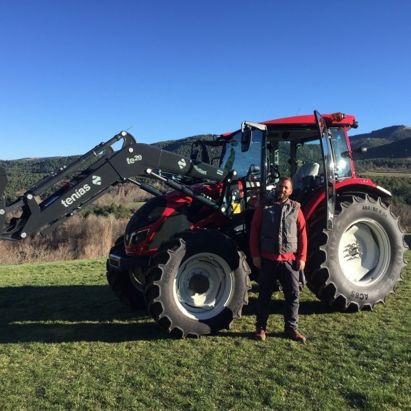 Entrega de Valtra A114 con pala Tenías en Bonansa (Huesca)