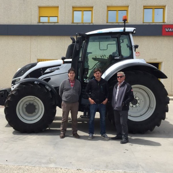 Entrega de Valtra T174 EA en El Bayo (Zaragoza)