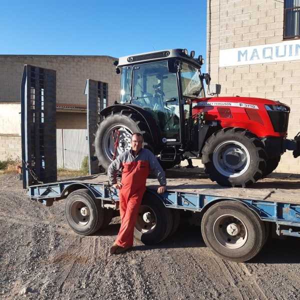 Entrega de Massey Ferguson 3710 F en Batea