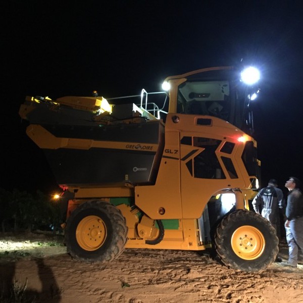 Entrega de  Vendimiadora en Batea (Tarragona)