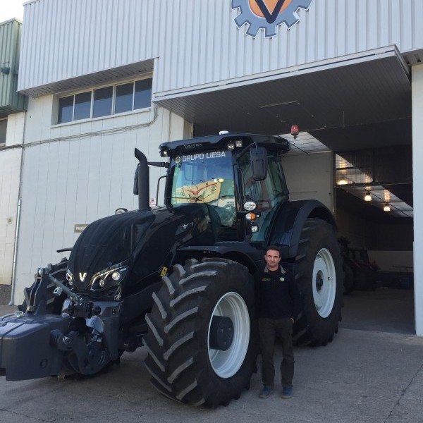 Entrega Tractor Valtra S 294 en Aguas (Huesca)