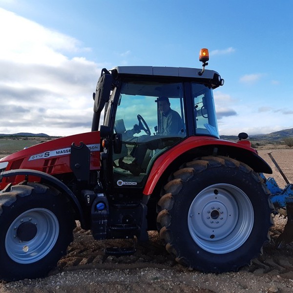 Entrega Tractor Massey Ferguson 5712 DY4 EFICIENT con Pala Tenias T10 Evolution