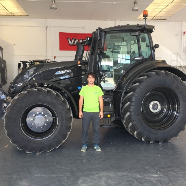 Entrega tractor  VALTRA T 174 VERSU